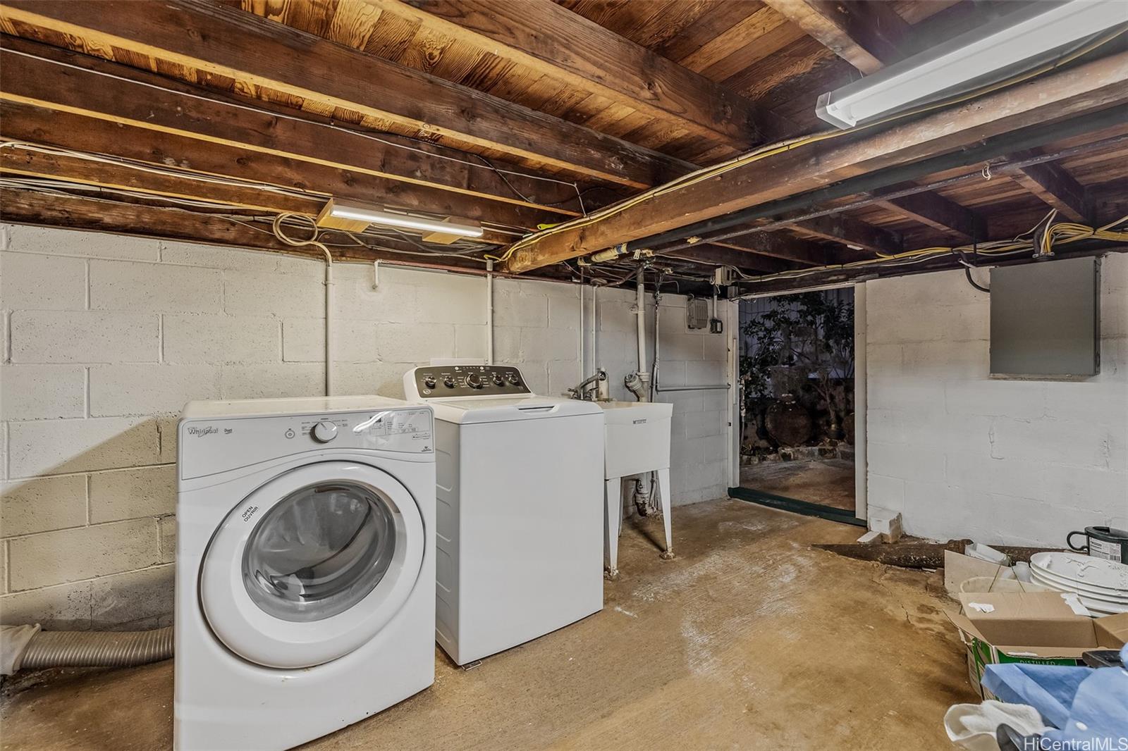 1952  Bertram St St. Louis, Diamond Head home - photo 20 of 25