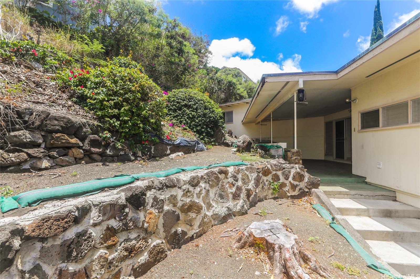 1952  Nehoa Place Makiki Heights, Honolulu home - photo 20 of 25
