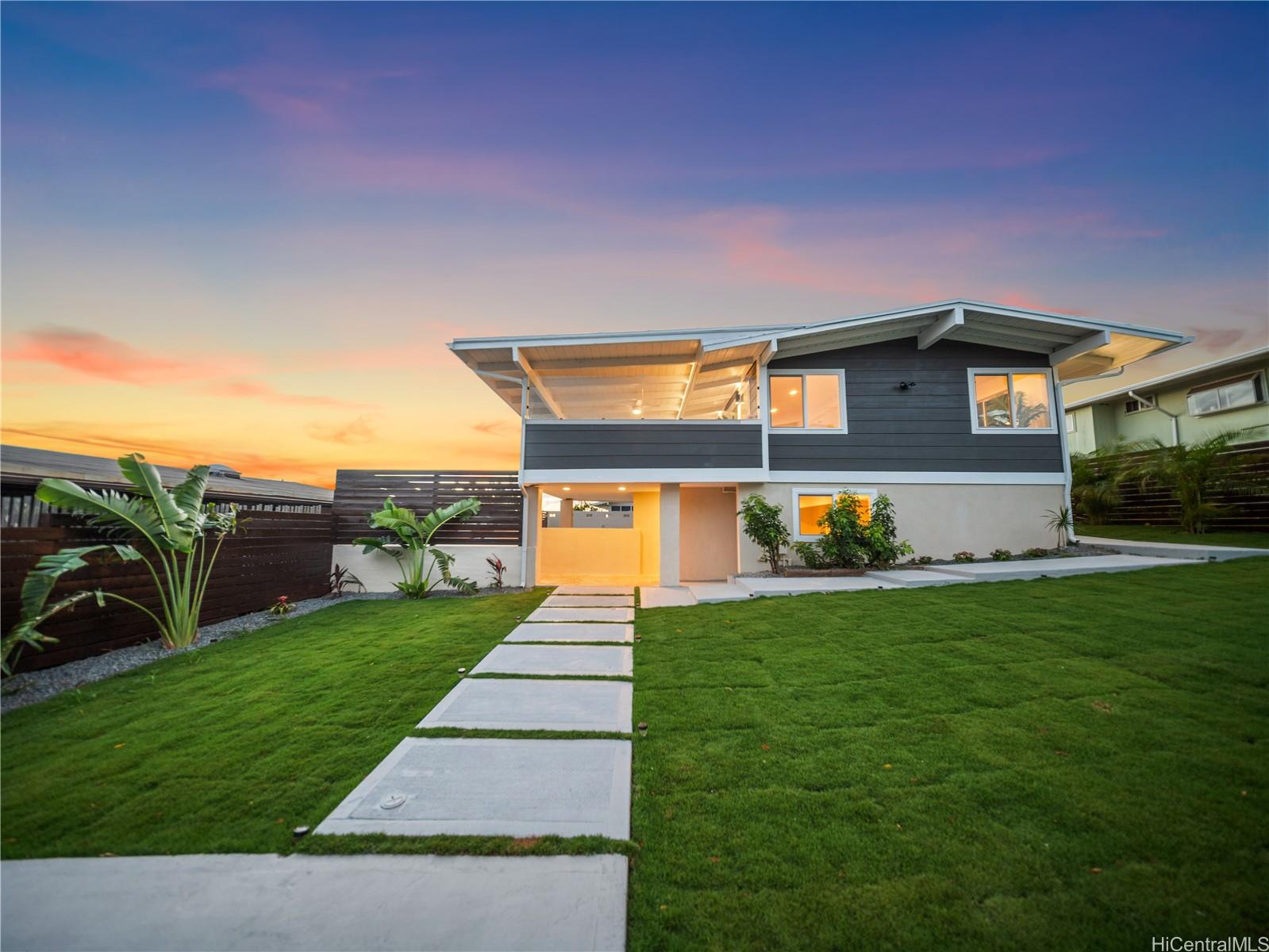 1974  Halekoa Drive Waialae Nui Rdge, Diamond Head home - photo 2 of 25
