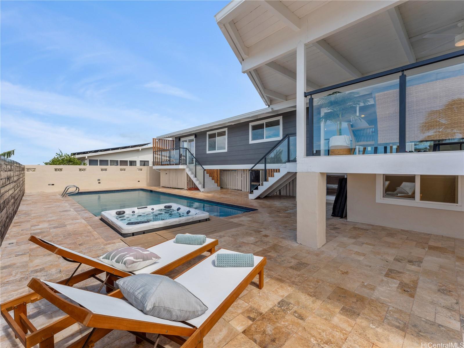 1974  Halekoa Drive Waialae Nui Rdge, Diamond Head home - photo 3 of 25