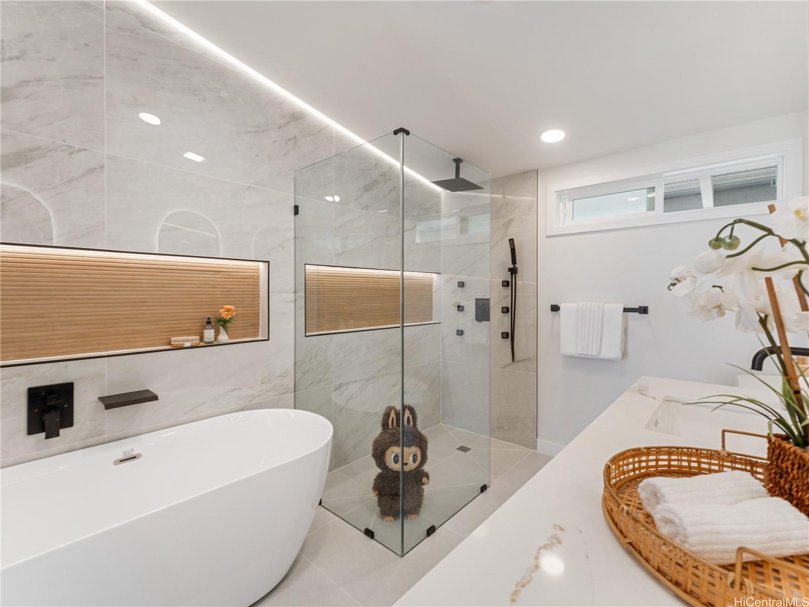 1974  Halekoa Drive Waialae Nui Rdge, Diamond Head home - photo 9 of 25