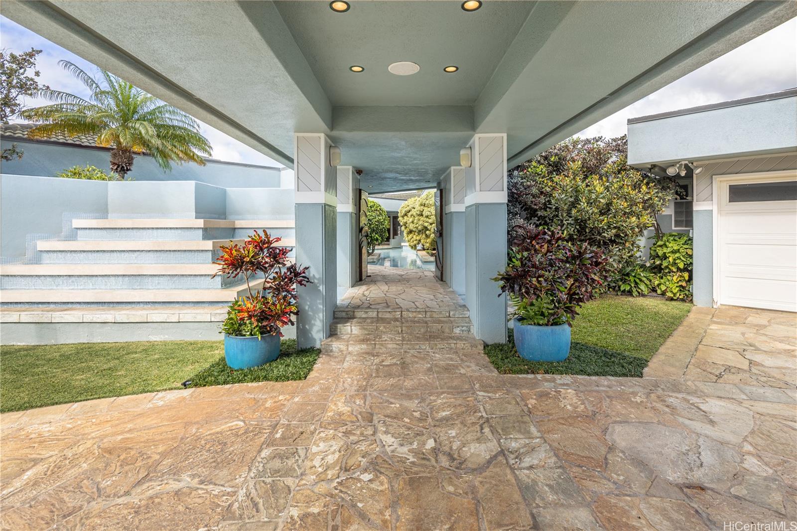 1980  Laukahi St Waialae Iki, Diamond Head home - photo 2 of 25