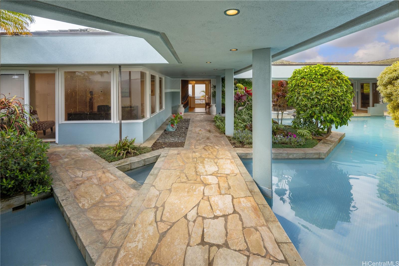 1980  Laukahi St Waialae Iki, Diamond Head home - photo 3 of 25