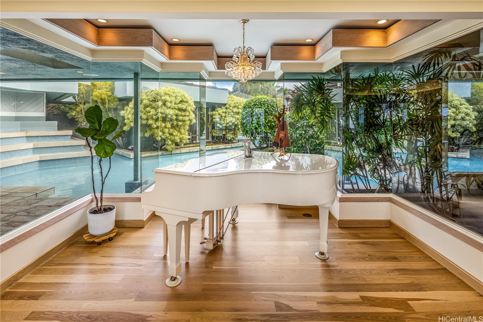 1980  Laukahi St Waialae Iki, Diamond Head home - photo 6 of 25