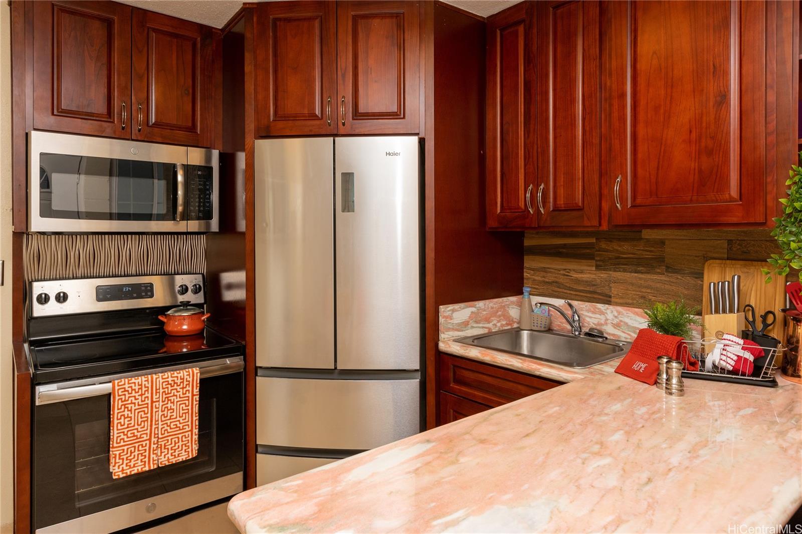 1993 Ala Wai Blvd Honolulu - Rental - photo 2 of 15