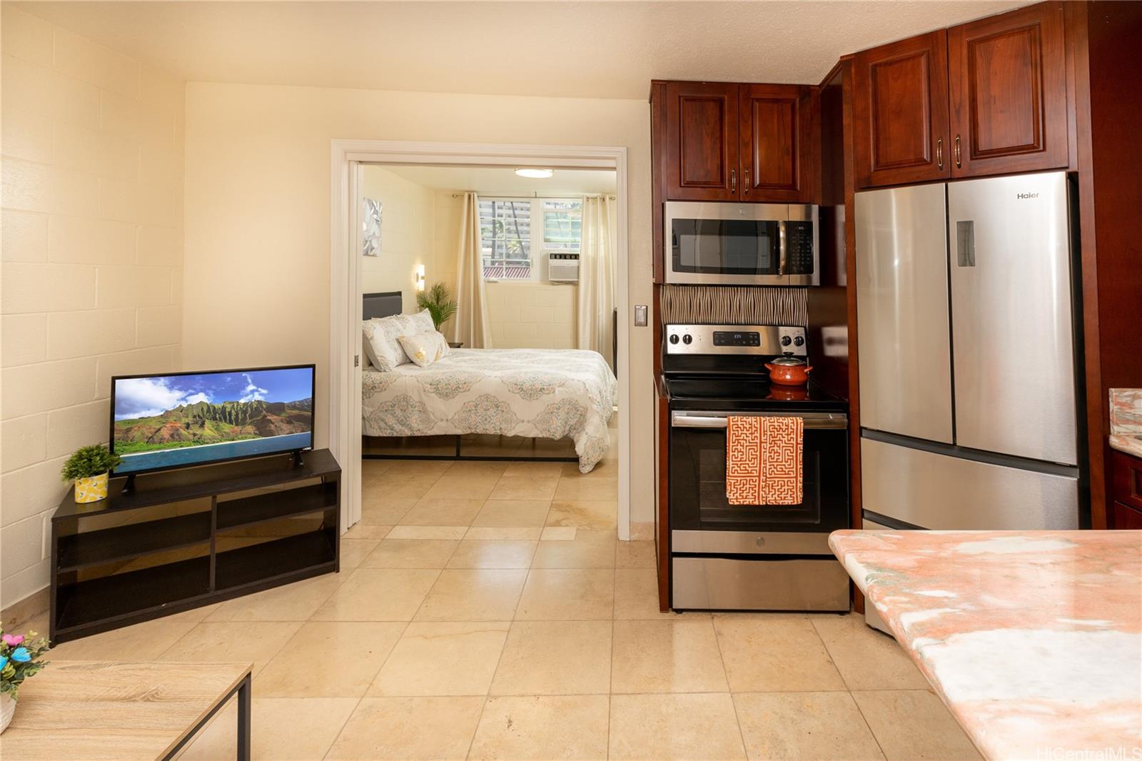 1993 Ala Wai Blvd Honolulu - Rental - photo 3 of 15