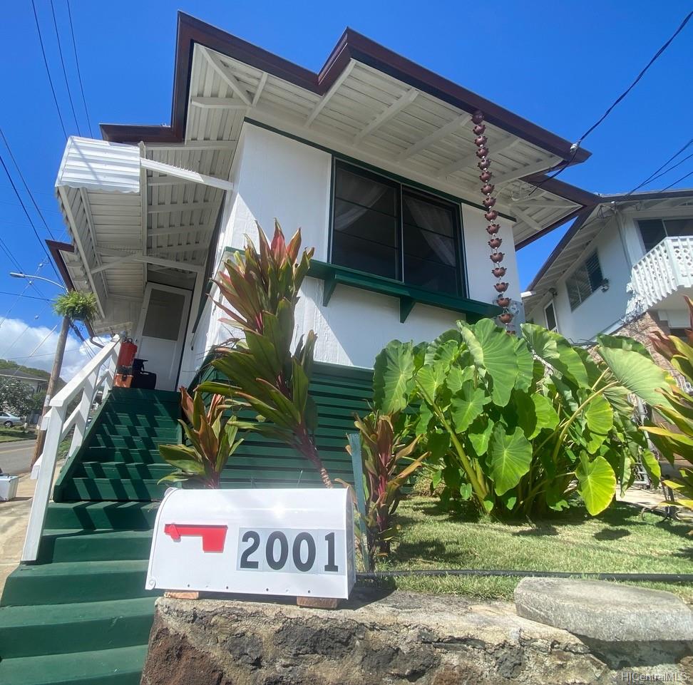 2001  Iholena Street Alewa Heights, Honolulu home - photo 1 of 23