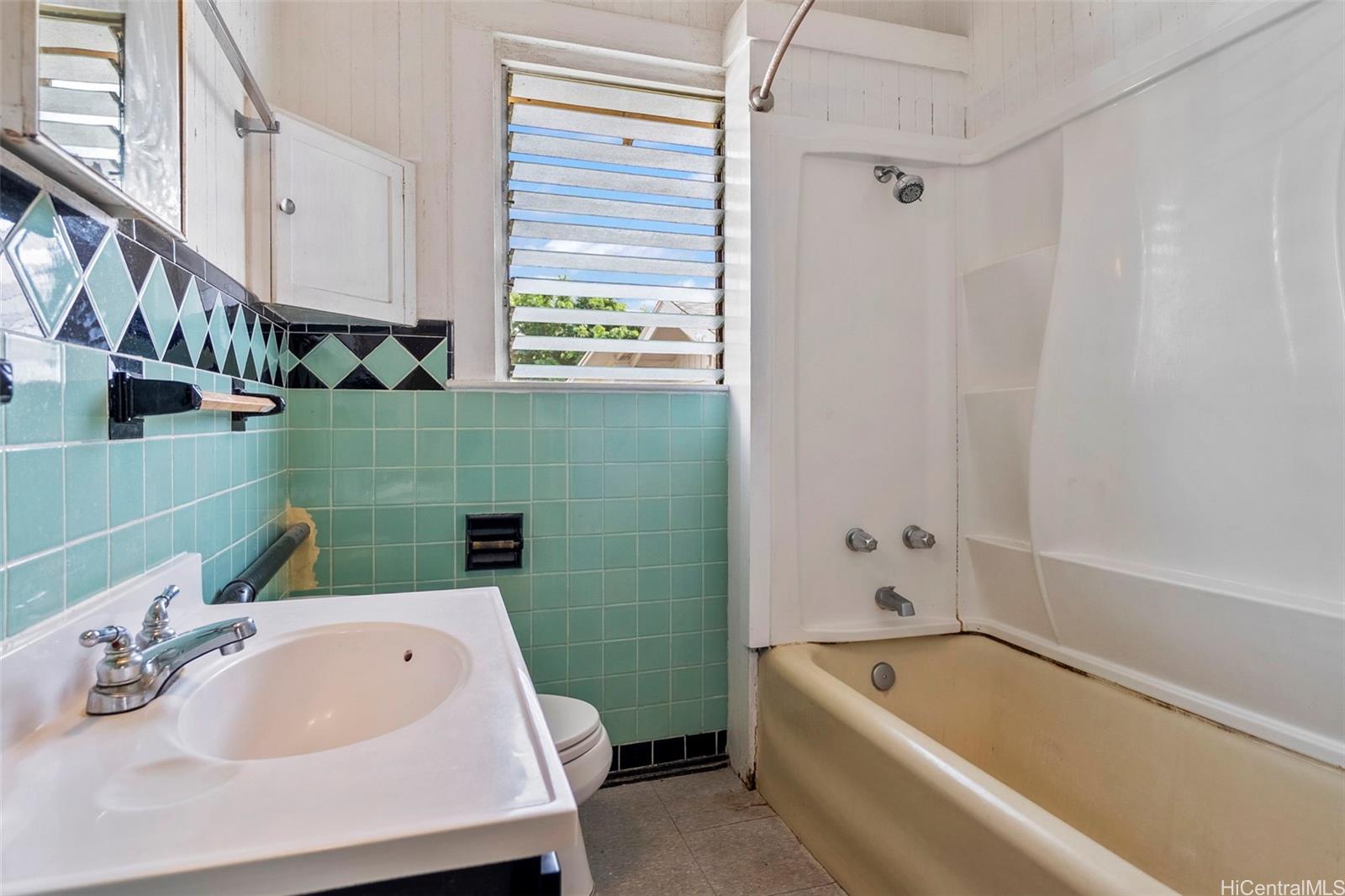 2002-B  Hunnewell Street Manoa-lower, Honolulu home - photo 21 of 25