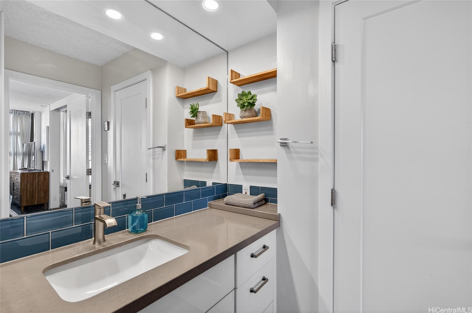 Waikiki Banyan condo # 1010, Honolulu, Hawaii - photo 18 of 24