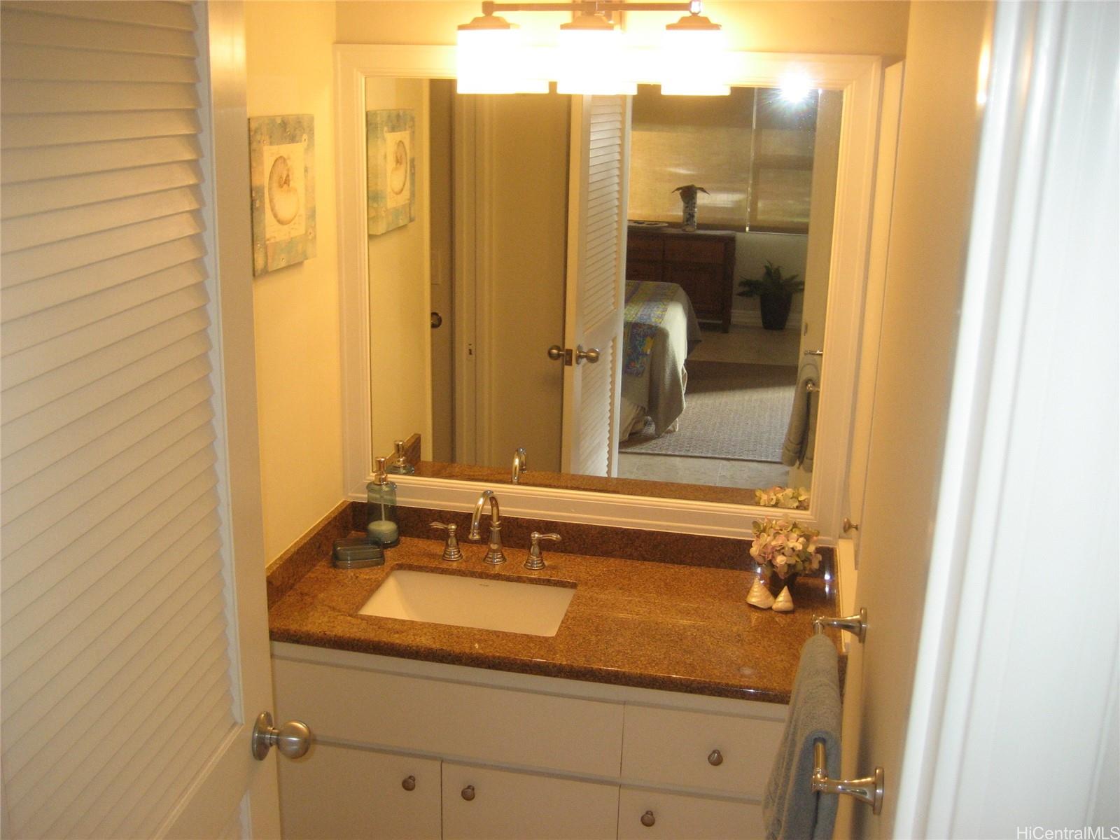 201 Ohua Ave Honolulu - Rental - photo 2 of 8