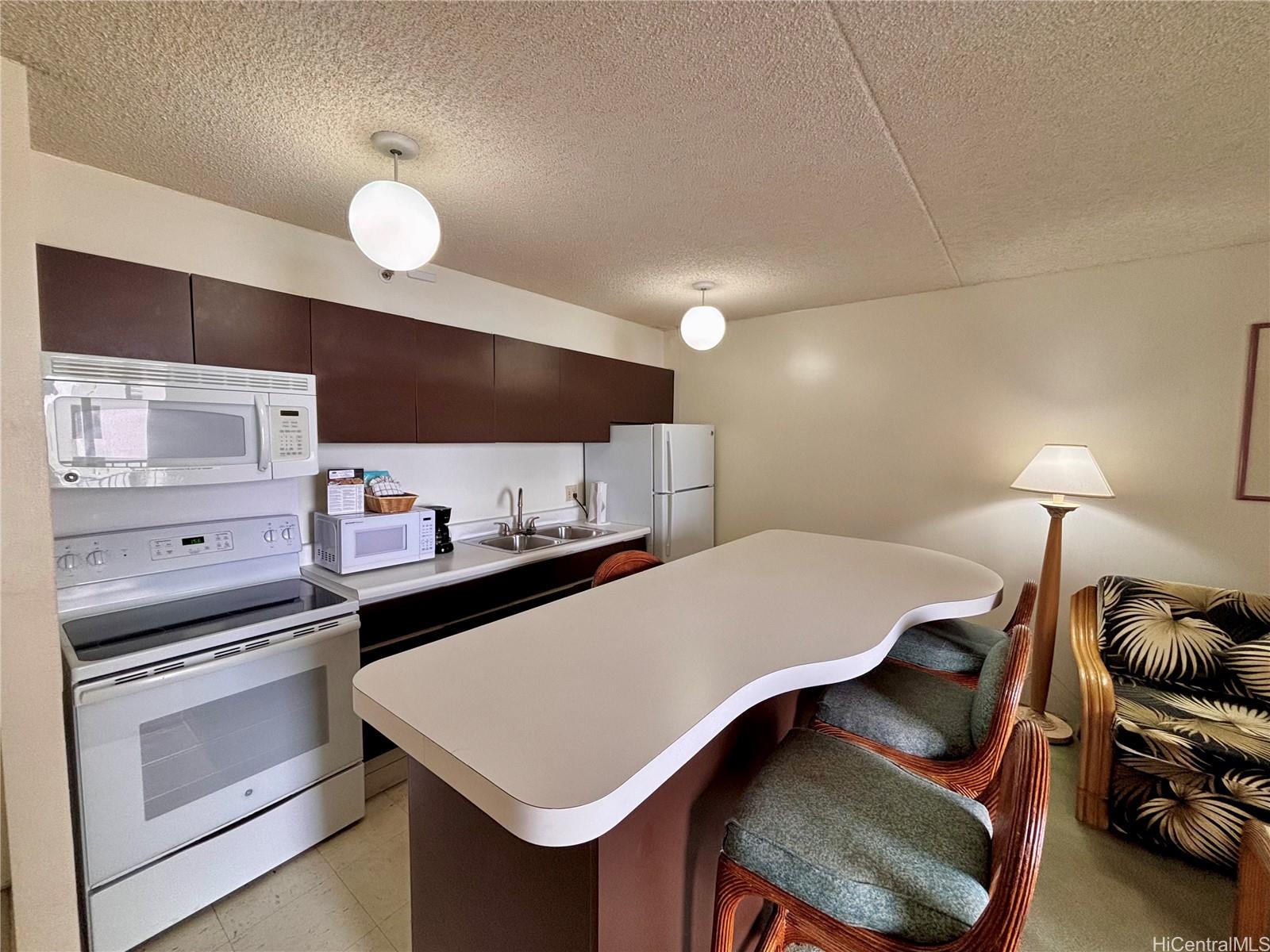 Waikiki Banyan condo # 1402, Honolulu, Hawaii - photo 3 of 7