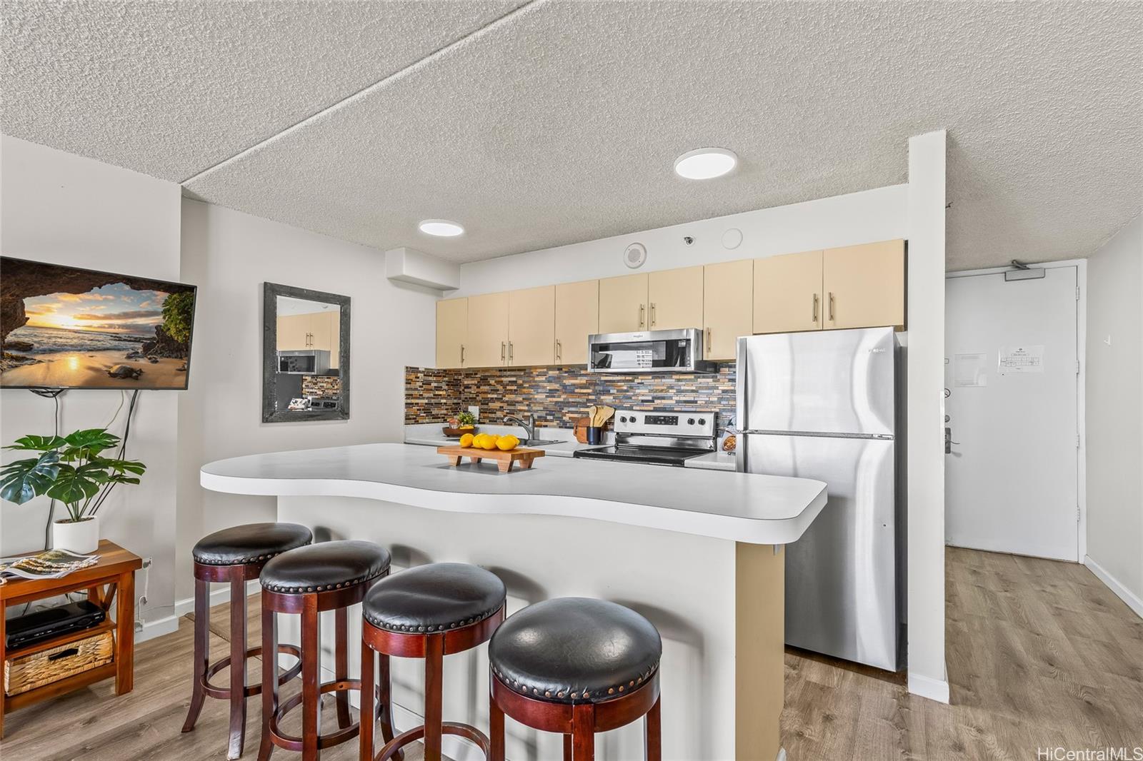 Waikiki Banyan condo # 1506/Makai, Honolulu, Hawaii - photo 12 of 25