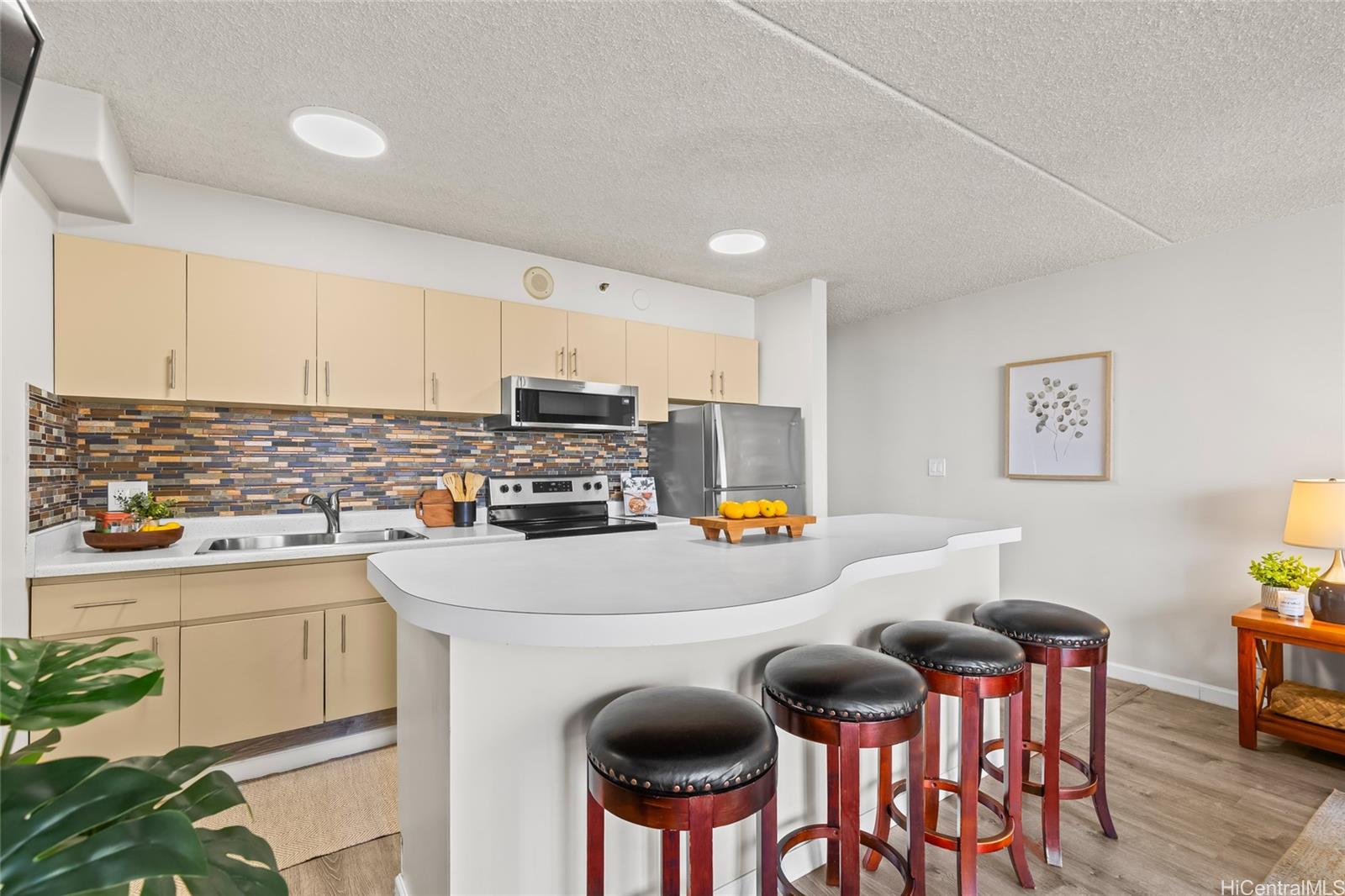 Waikiki Banyan condo # 1506/Makai, Honolulu, Hawaii - photo 13 of 25