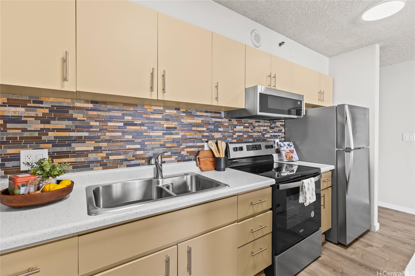 Waikiki Banyan condo # 1506/Makai, Honolulu, Hawaii - photo 14 of 25