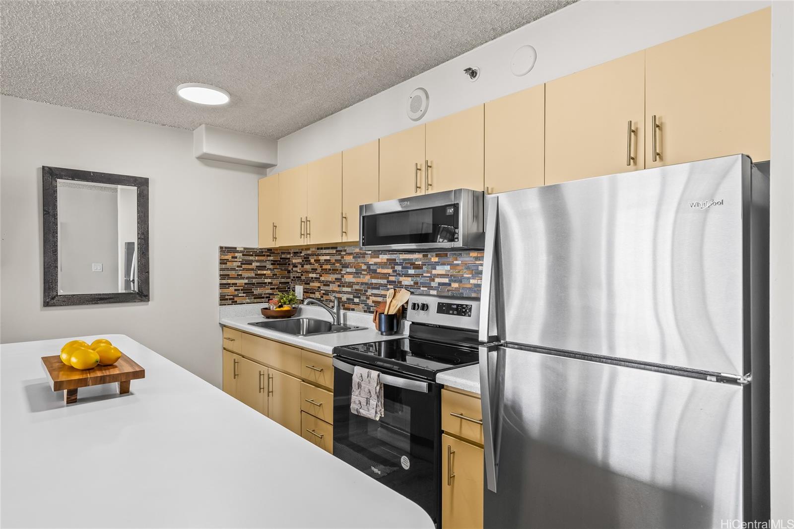 Waikiki Banyan condo # 1506/Makai, Honolulu, Hawaii - photo 15 of 25