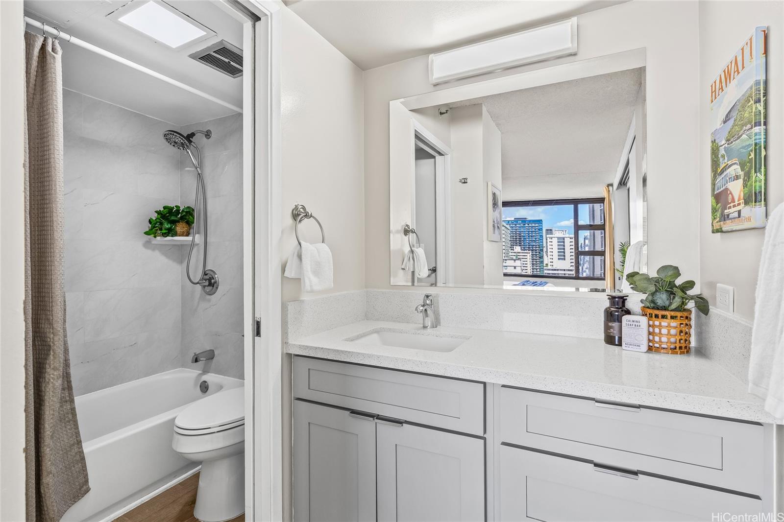 Waikiki Banyan condo # 1506/Makai, Honolulu, Hawaii - photo 19 of 25