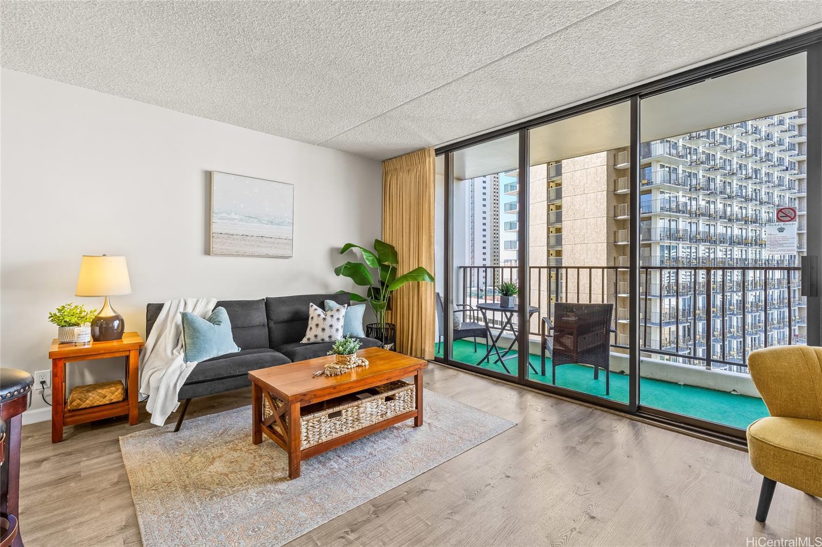 Waikiki Banyan condo # 1506/Makai, Honolulu, Hawaii - photo 7 of 25