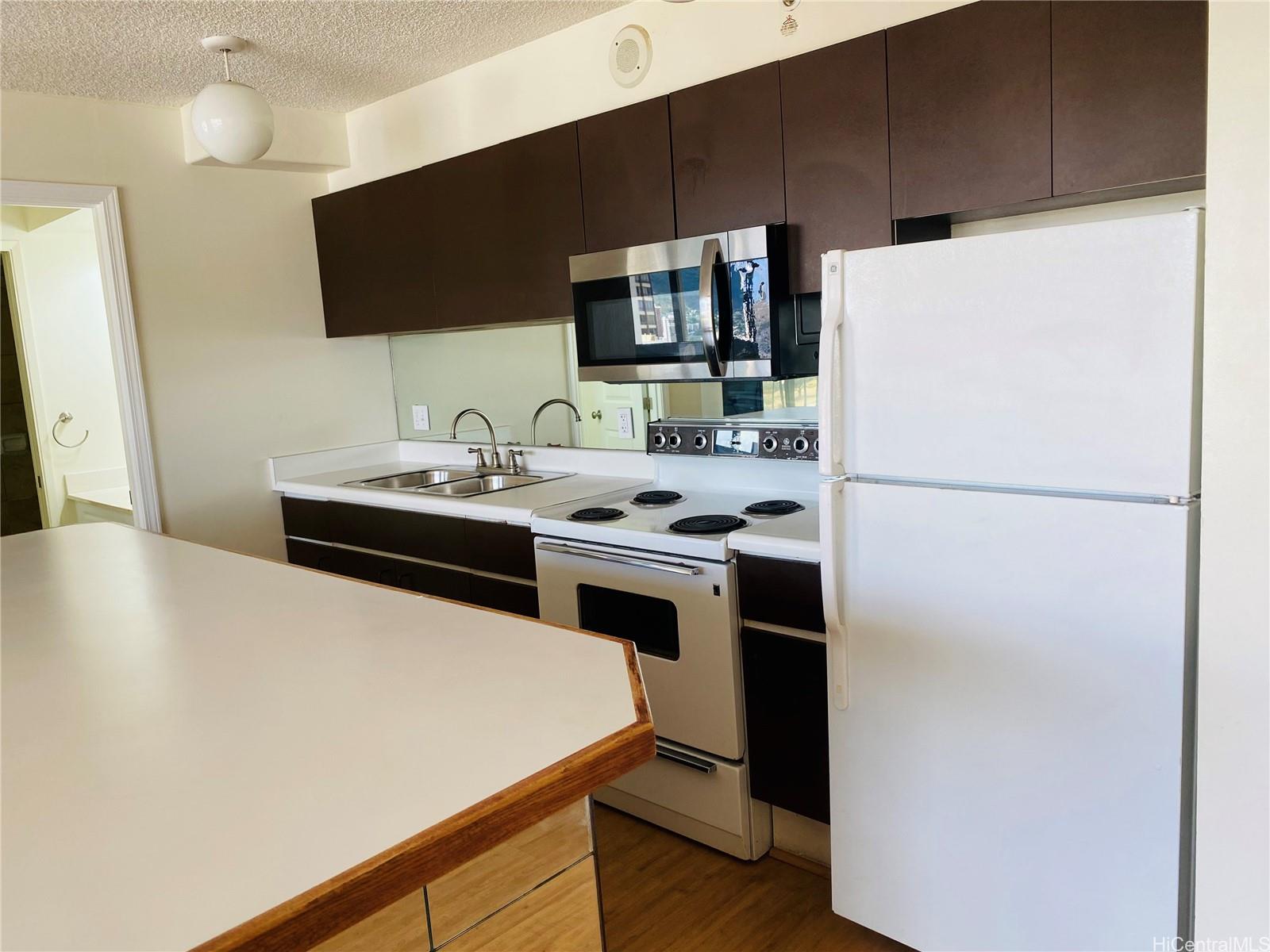 Waikiki Banyan condo # 1703-T2, Honolulu, Hawaii - photo 5 of 7