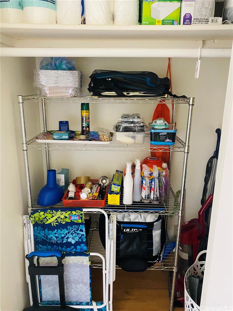 Waikiki Banyan condo # 1703-T2, Honolulu, Hawaii - photo 6 of 7