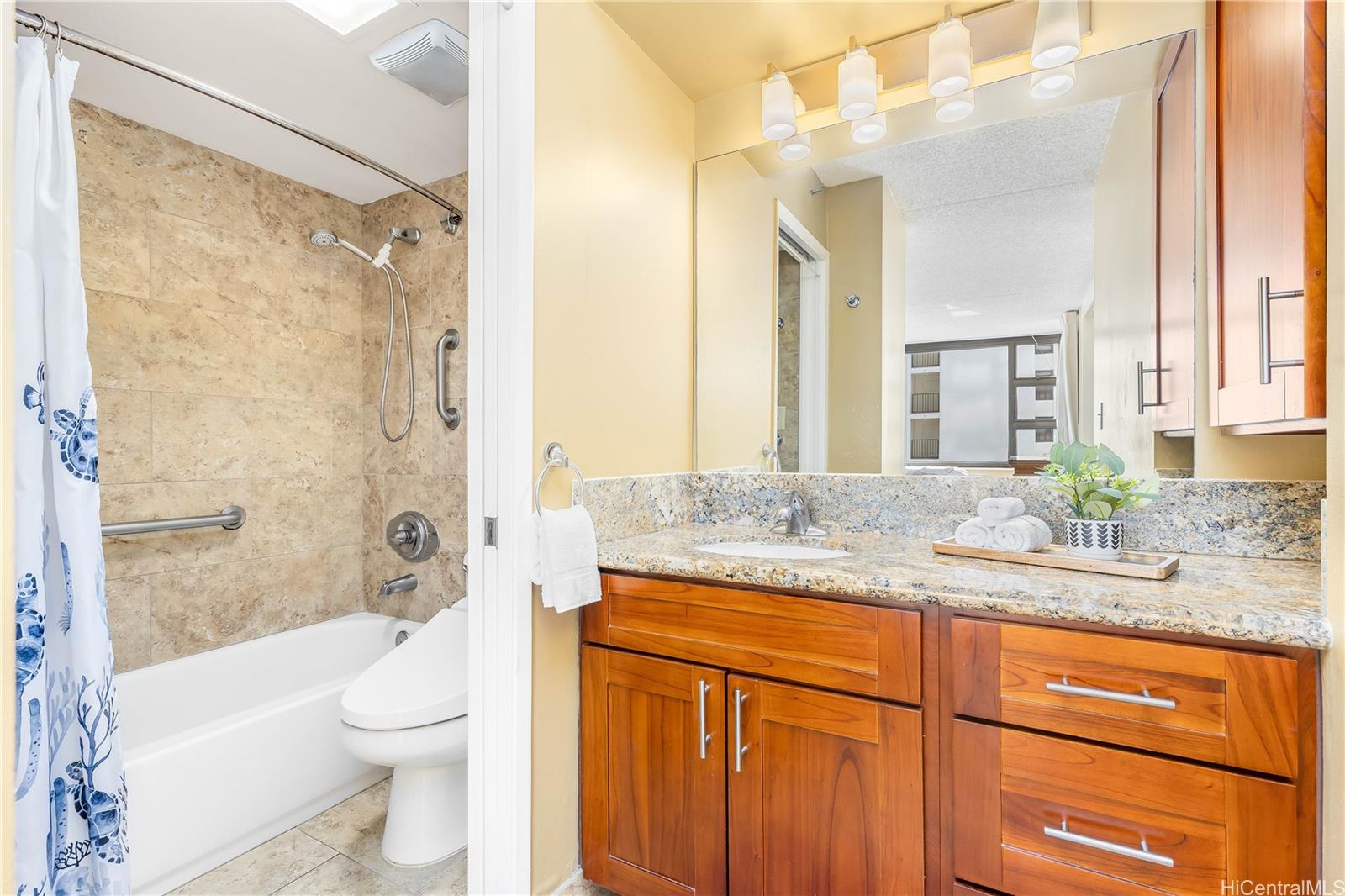 Waikiki Banyan condo # 1706, Honolulu, Hawaii - photo 15 of 25