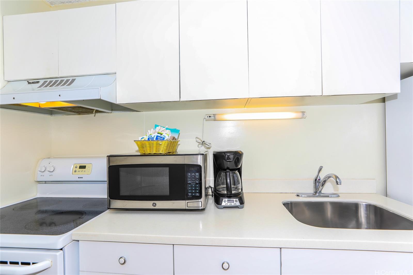 Waikiki Banyan condo # 1913-I, Honolulu, Hawaii - photo 12 of 21