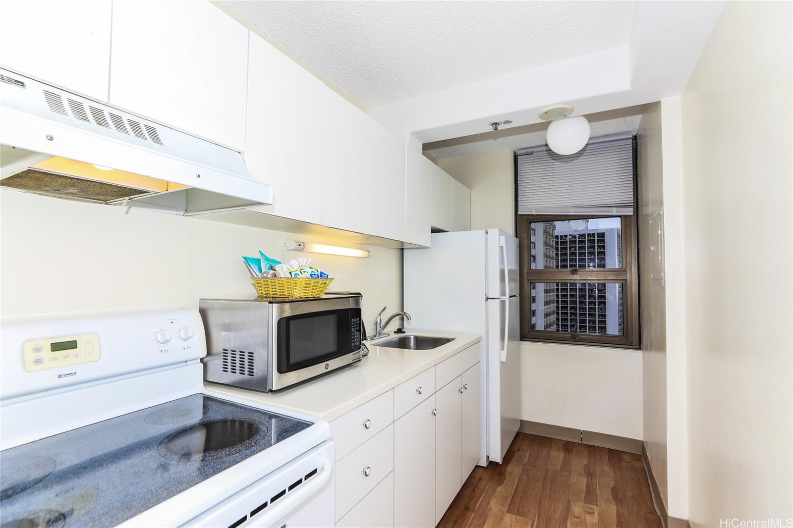 Waikiki Banyan condo # 1913-I, Honolulu, Hawaii - photo 13 of 21