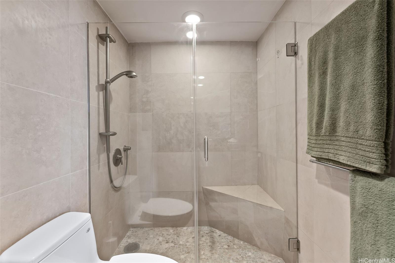 Waikiki Banyan condo # 2105, Honolulu, Hawaii - photo 14 of 21