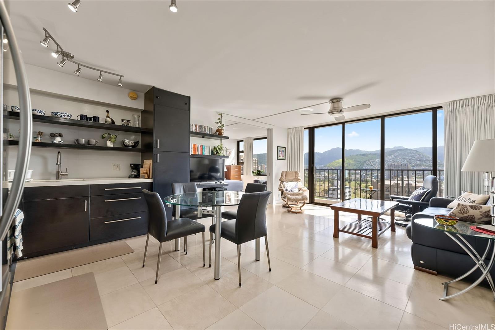 Waikiki Banyan condo # 2105, Honolulu, Hawaii - photo 16 of 21