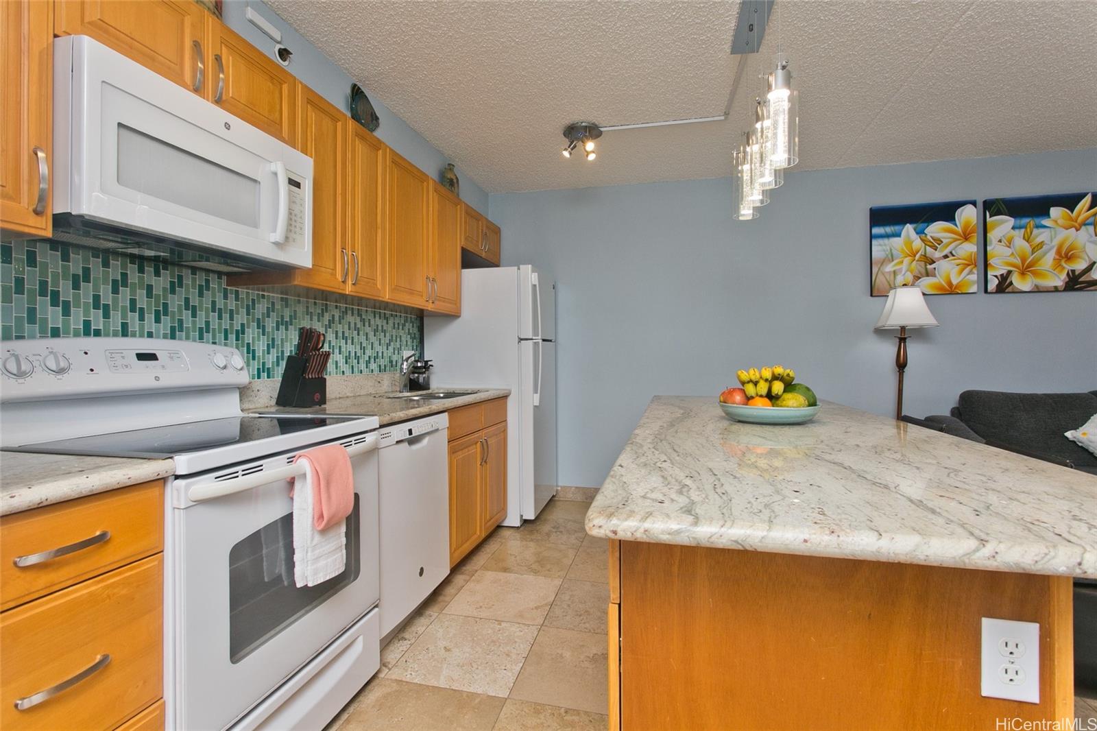 Waikiki Banyan condo # 2107, Honolulu, Hawaii - photo 2 of 17