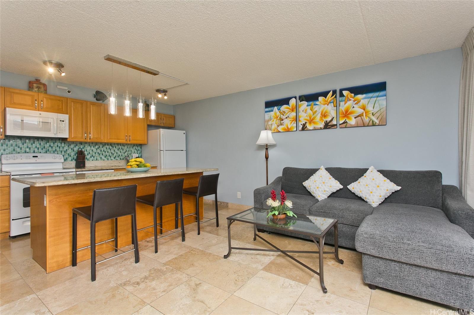 Waikiki Banyan condo # 2107, Honolulu, Hawaii - photo 3 of 17