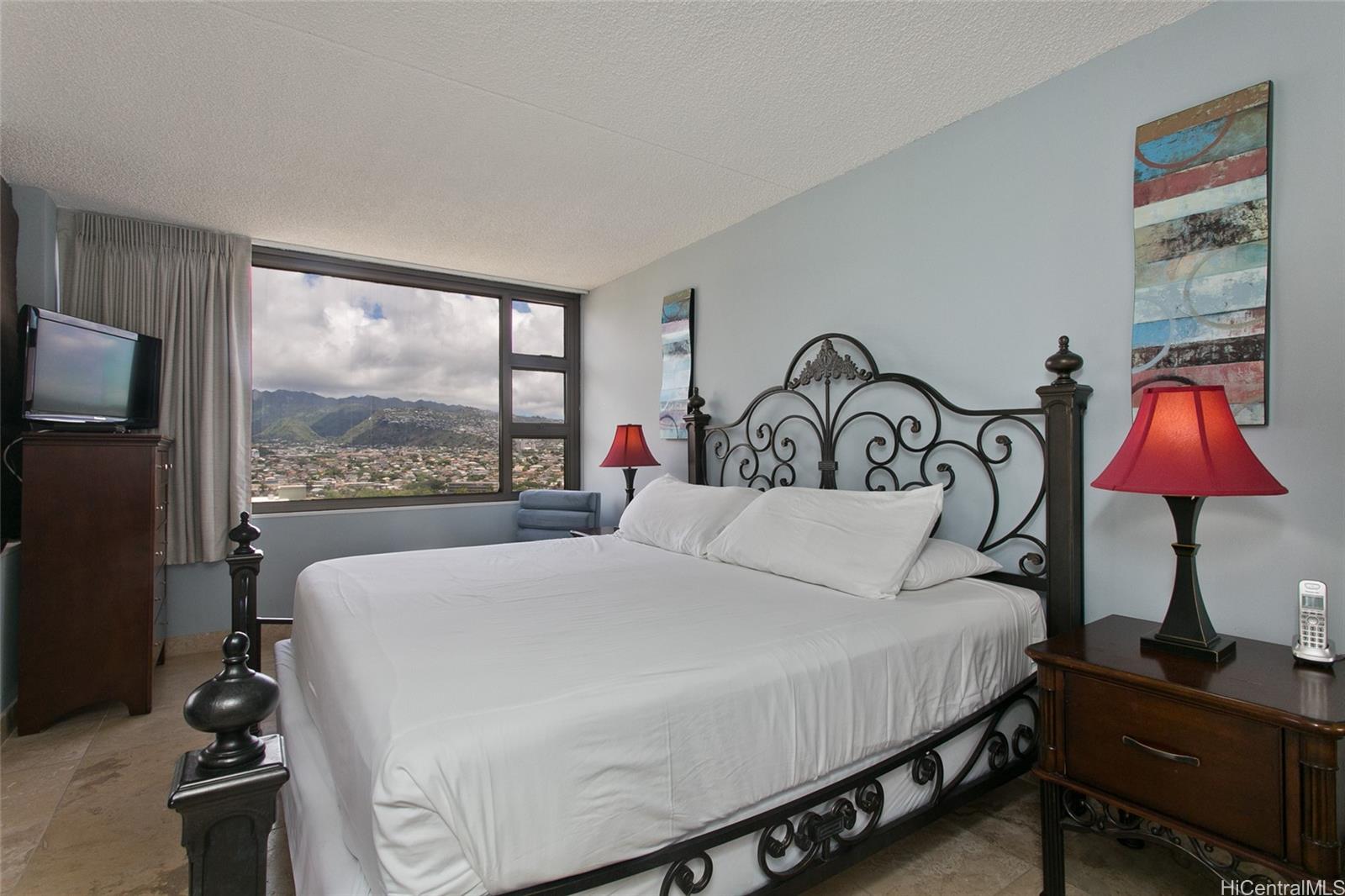 Waikiki Banyan condo # 2107, Honolulu, Hawaii - photo 7 of 18