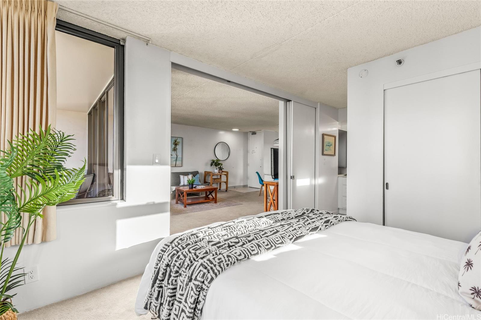 Waikiki Banyan condo # 2114-2, Honolulu, Hawaii - photo 16 of 25