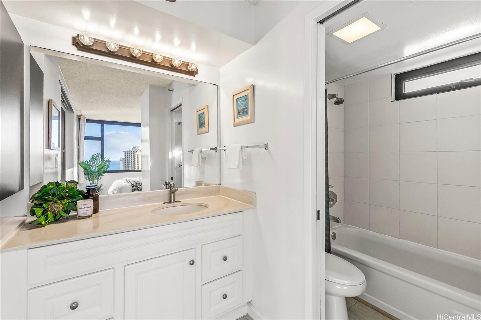 Waikiki Banyan condo # 2114-2, Honolulu, Hawaii - photo 18 of 25