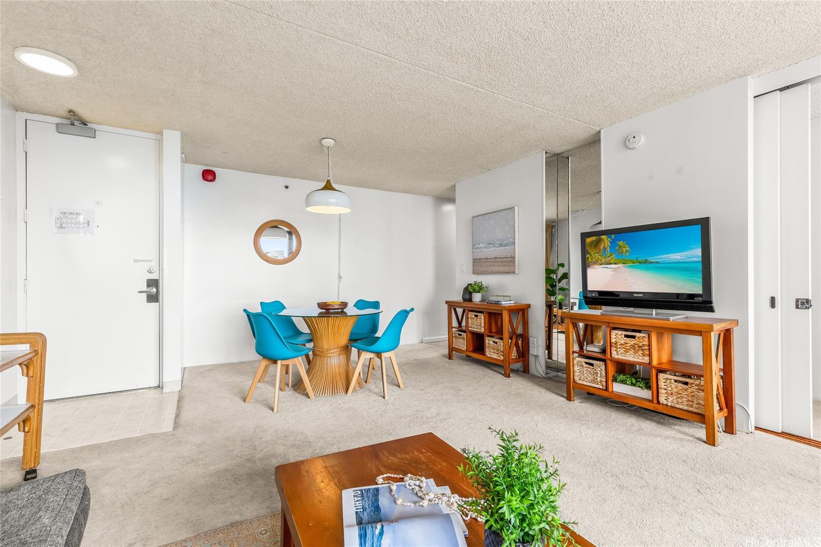 Waikiki Banyan condo # 2114-2, Honolulu, Hawaii - photo 7 of 25