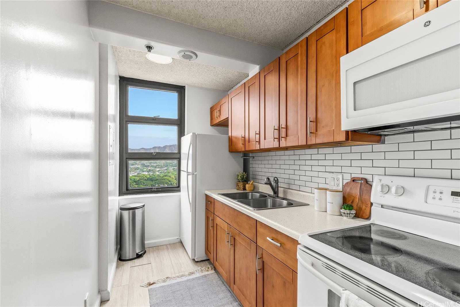 Waikiki Banyan condo # 2114-2, Honolulu, Hawaii - photo 8 of 25