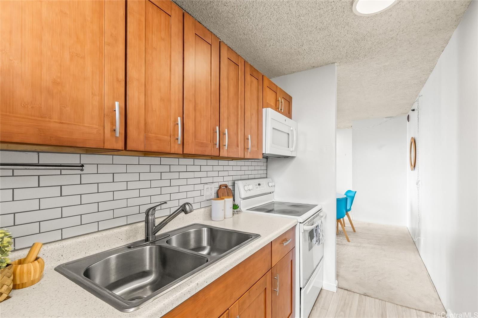 Waikiki Banyan condo # 2114-2, Honolulu, Hawaii - photo 9 of 25