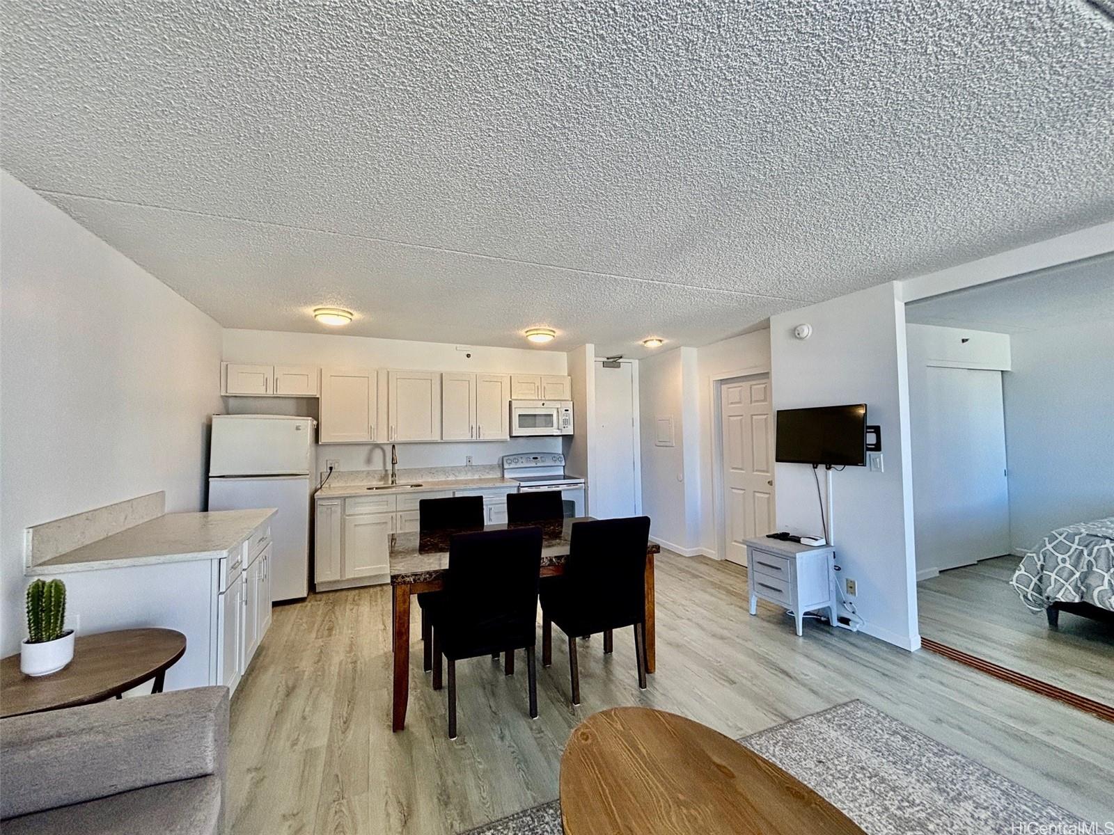 201 Ohua Ave Honolulu - Rental - photo 4 of 16