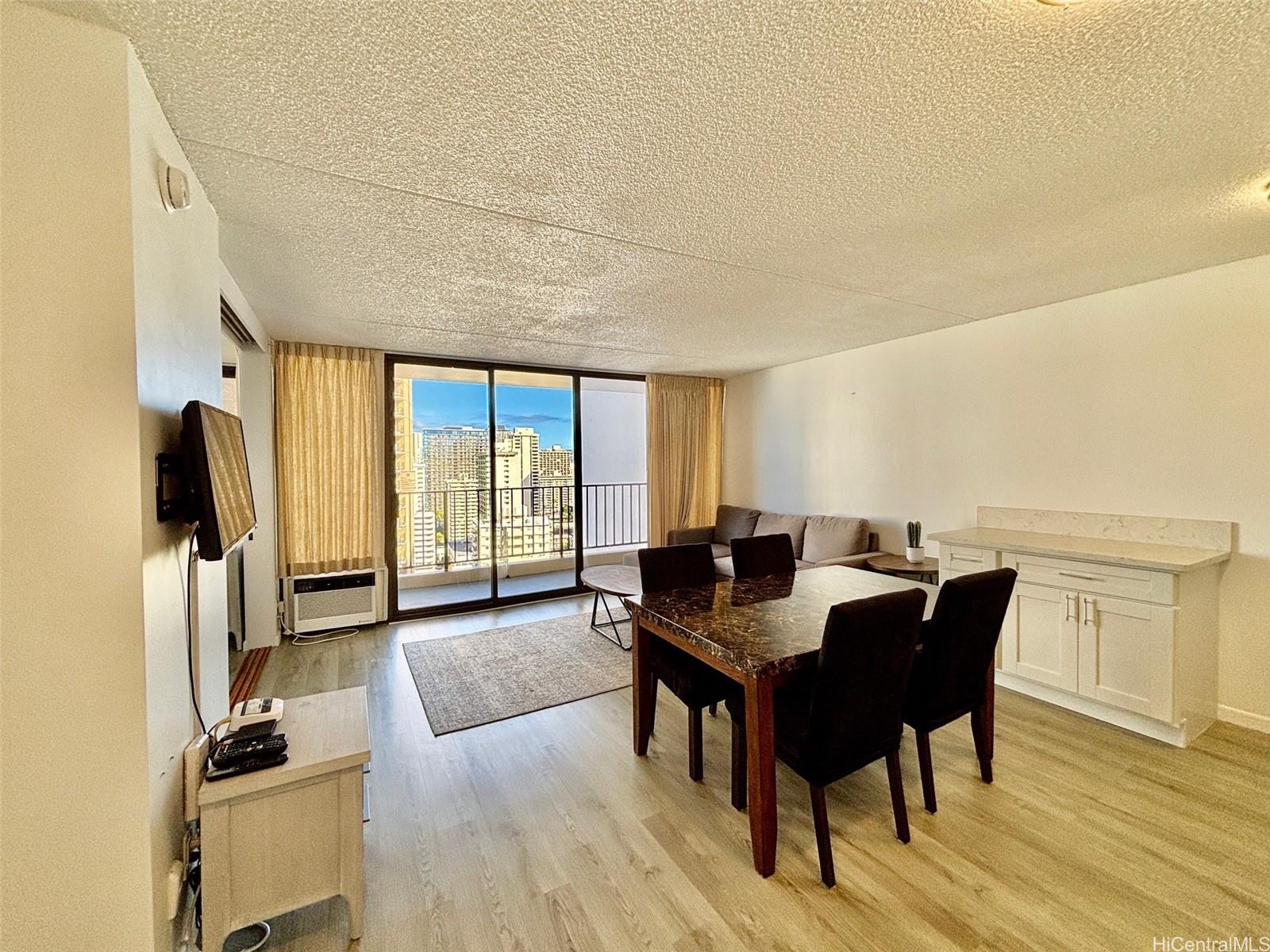 201 Ohua Ave Honolulu - Rental - photo 5 of 16