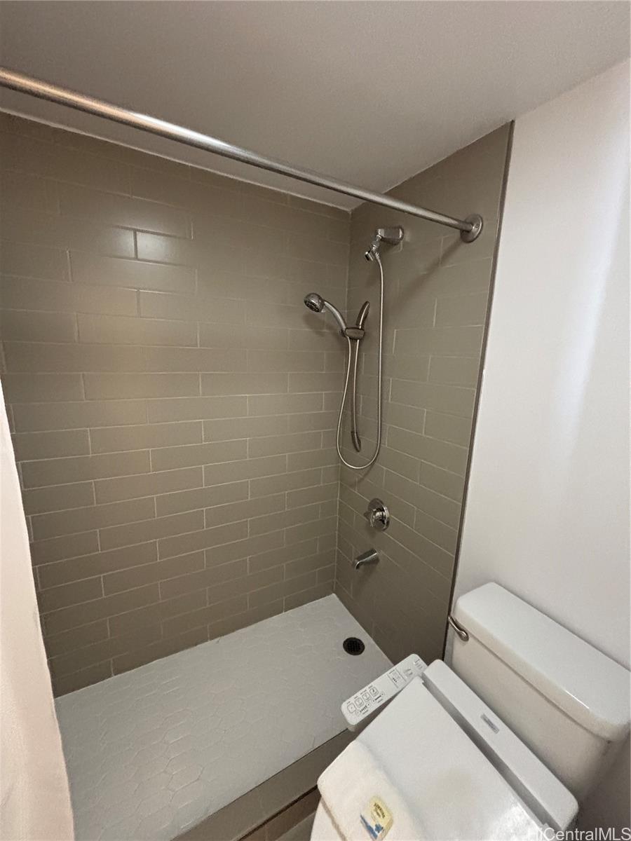 Waikiki Banyan condo # 2210 Tower-2, Honolulu, Hawaii - photo 11 of 23