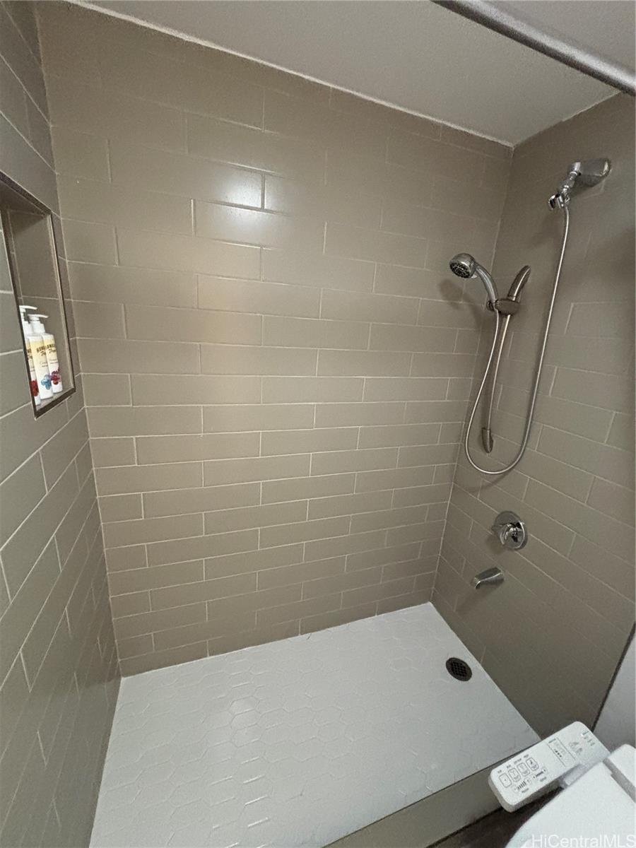 Waikiki Banyan condo # 2210 Tower-2, Honolulu, Hawaii - photo 12 of 23