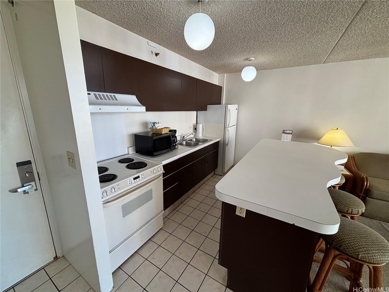 Waikiki Banyan condo # 2210 Tower-2, Honolulu, Hawaii - photo 5 of 23