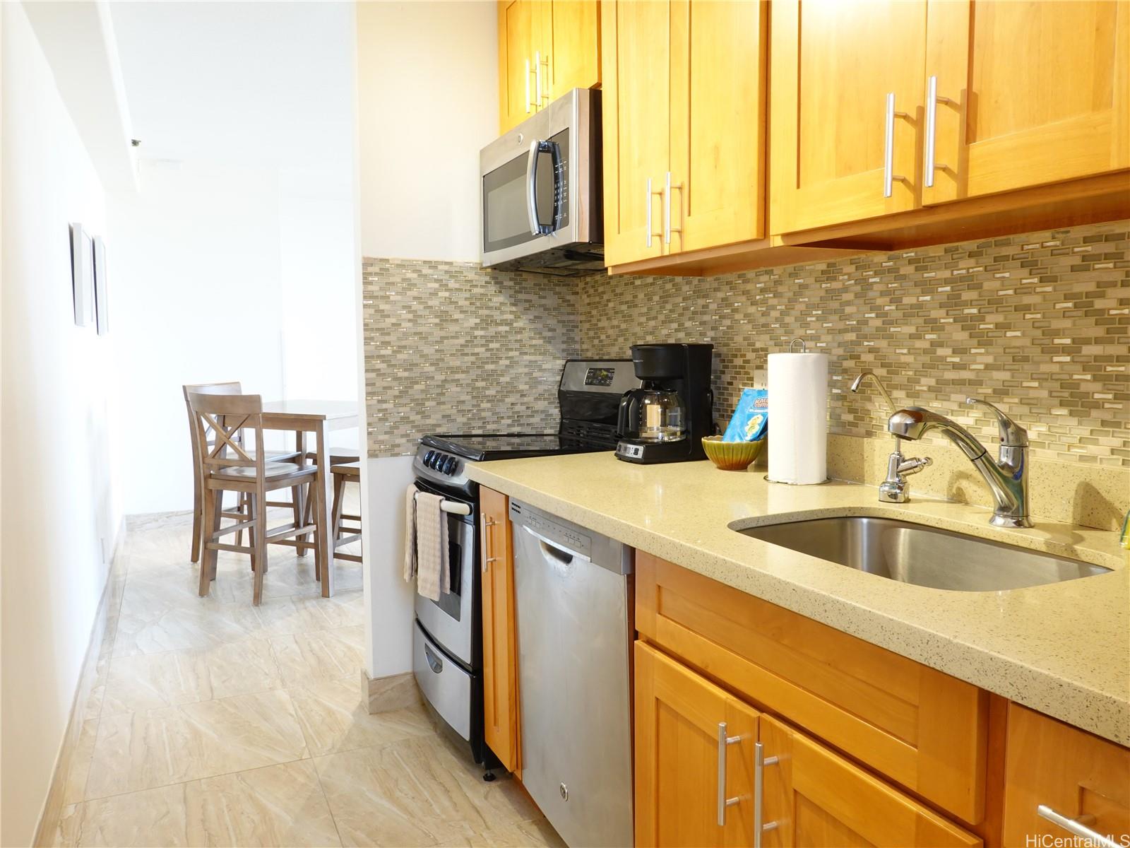 Waikiki Banyan condo # 2213 T1  Makai, Honolulu, Hawaii - photo 6 of 9