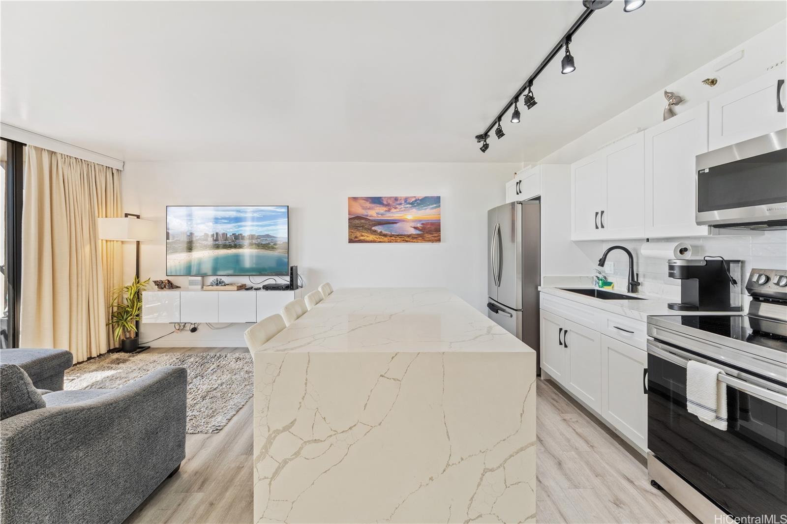 Waikiki Banyan condo # 2312, Honolulu, Hawaii - photo 11 of 20