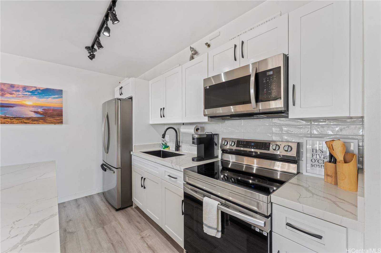 Waikiki Banyan condo # 2312, Honolulu, Hawaii - photo 9 of 20