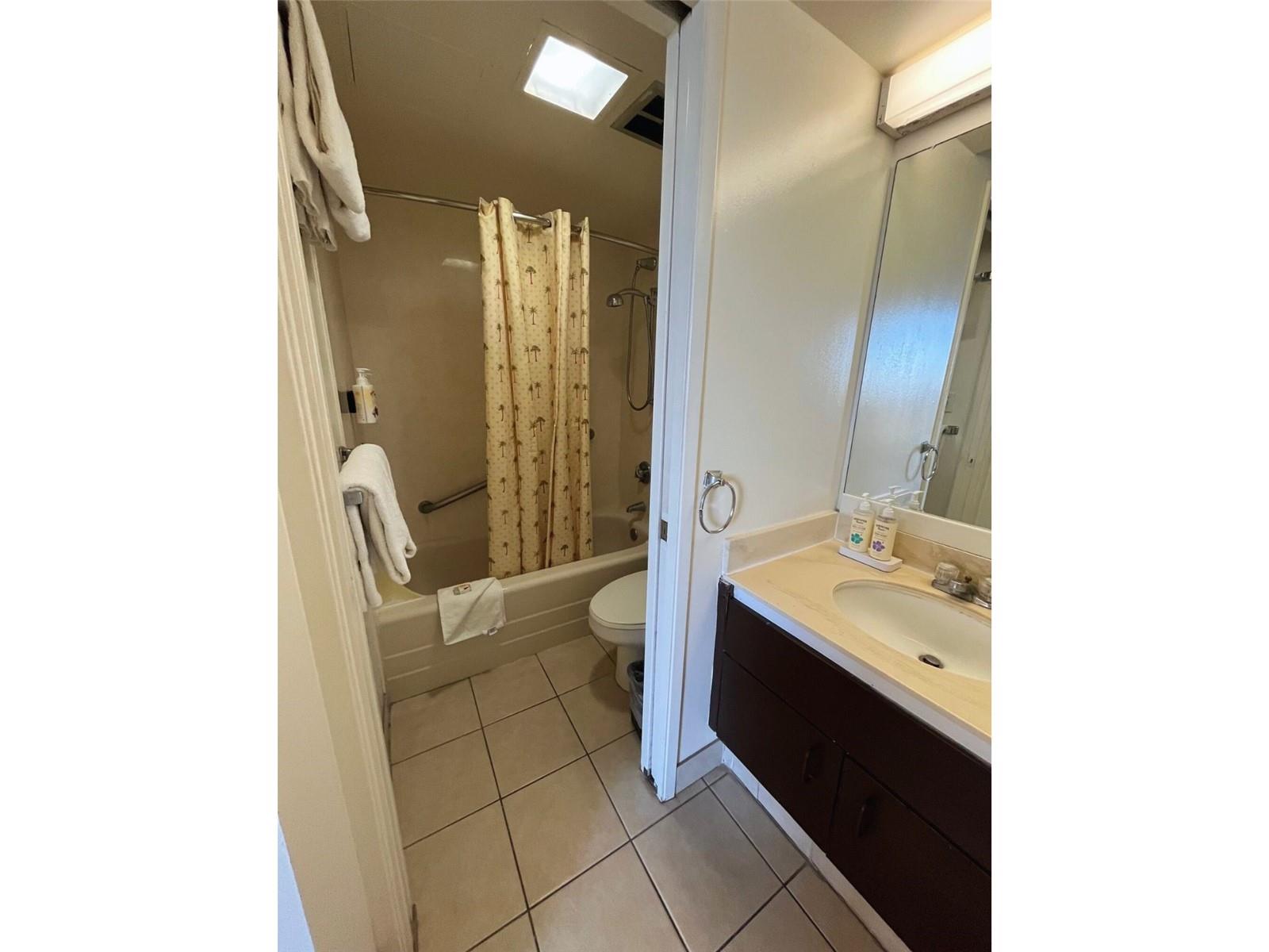 Waikiki Banyan condo # 2406(MAUKA), Honolulu, Hawaii - photo 12 of 18