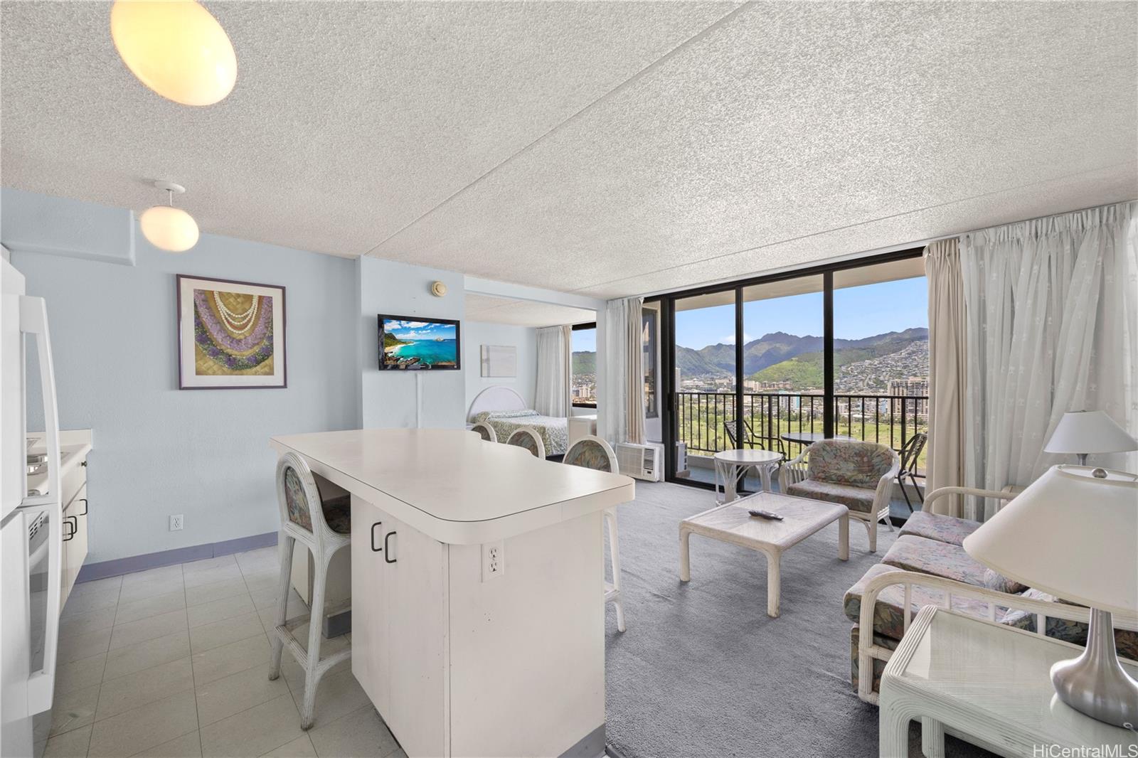 Waikiki Banyan condo # 2905 Mauka, Honolulu, Hawaii - photo 4 of 11