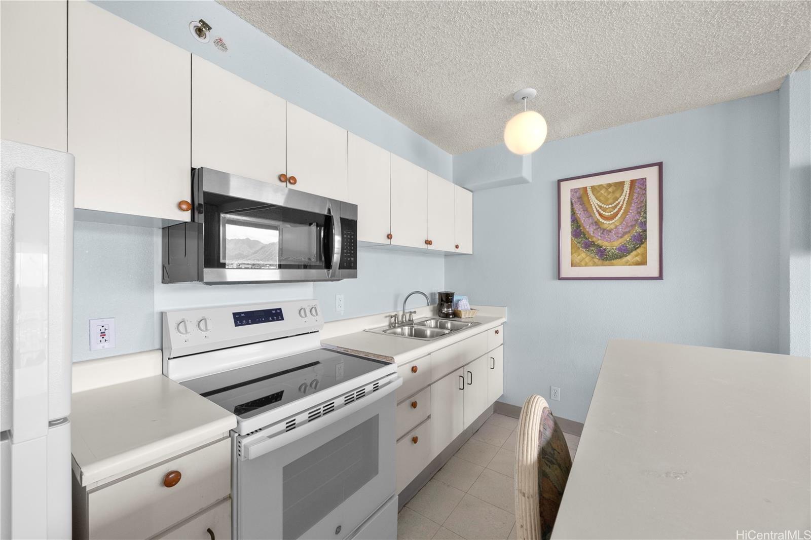 Waikiki Banyan condo # 2905 Mauka, Honolulu, Hawaii - photo 5 of 11