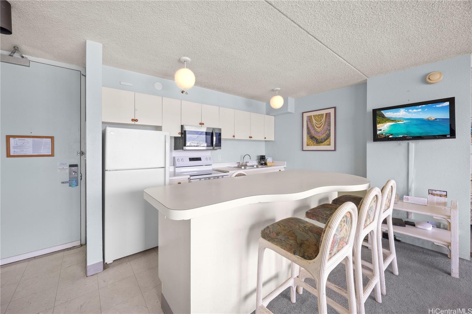 Waikiki Banyan condo # 2905 Mauka, Honolulu, Hawaii - photo 6 of 11