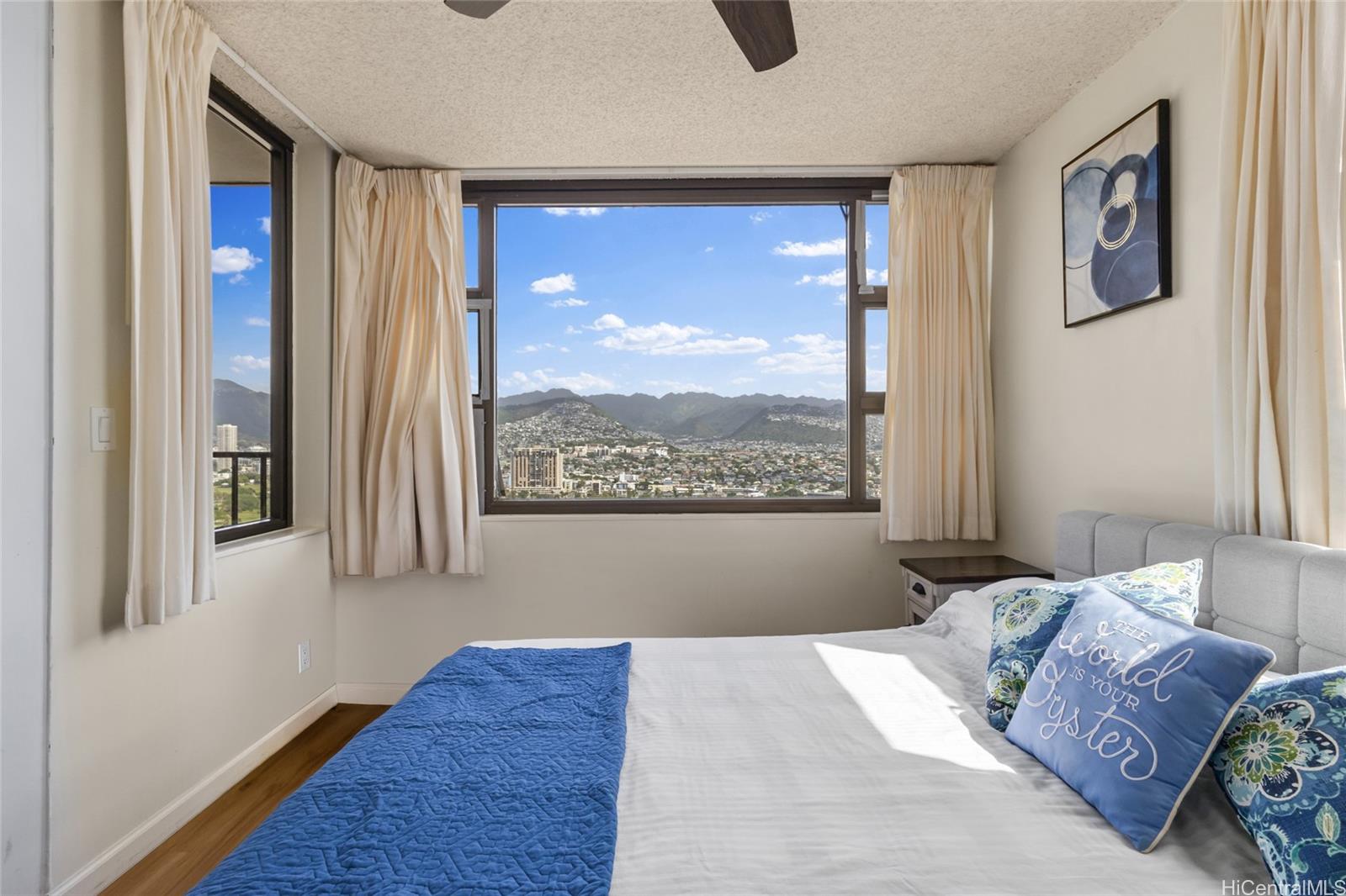 Waikiki Banyan condo # 3013, Honolulu, Hawaii - photo 7 of 17