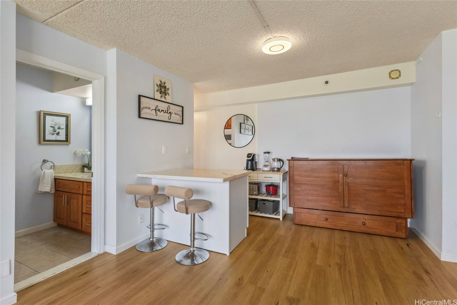 Waikiki Banyan condo # 3013, Honolulu, Hawaii - photo 9 of 17